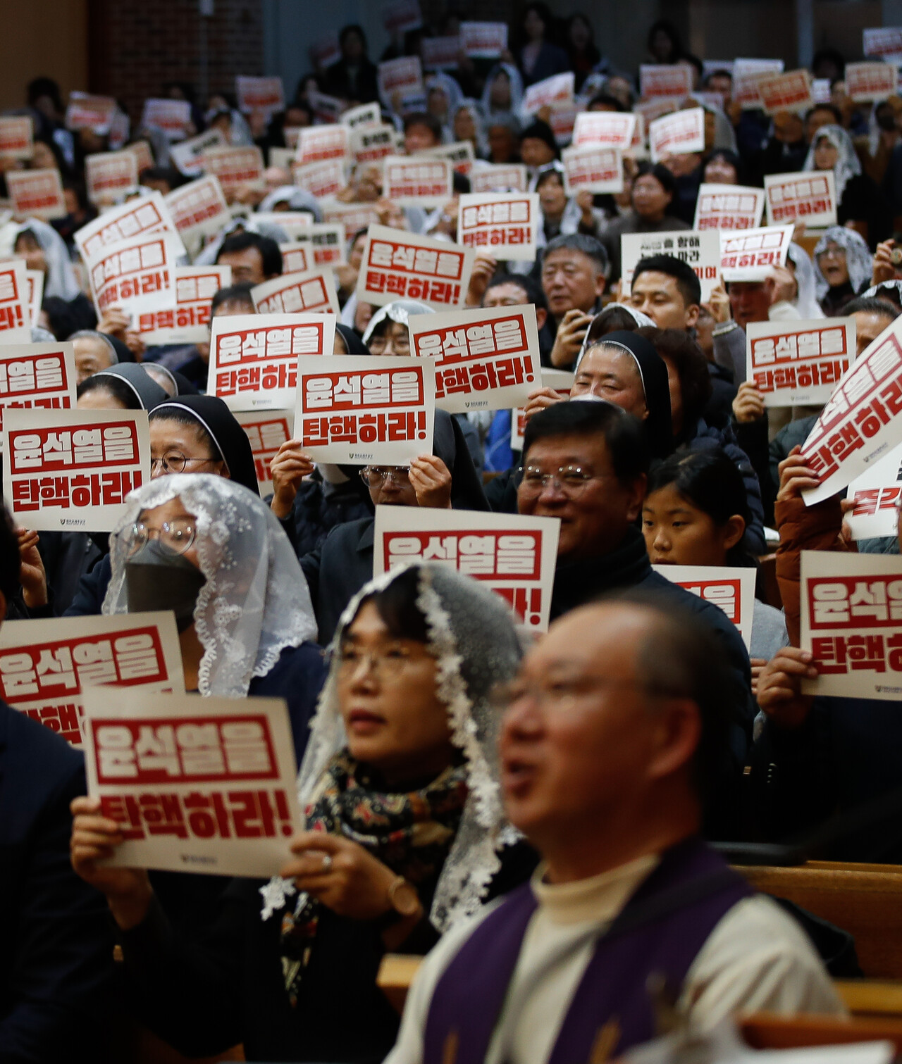 윤석열 대통령에 대한 2차 탄핵소추안이 발의된 12일 오후 제주 천주교 제주교구 중앙성당에서 '윤석열 탄핵과 대한민국의 정의와 평화를 위한 시국미사'가 열리고 있다. 2024.12.12./자료사진=뉴시스