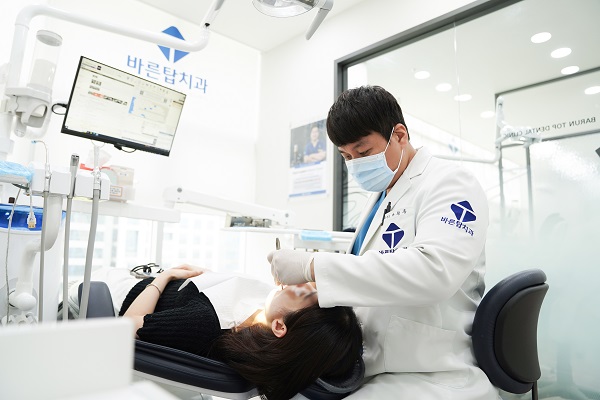 사진 바른탑치과 나창운 대표원장