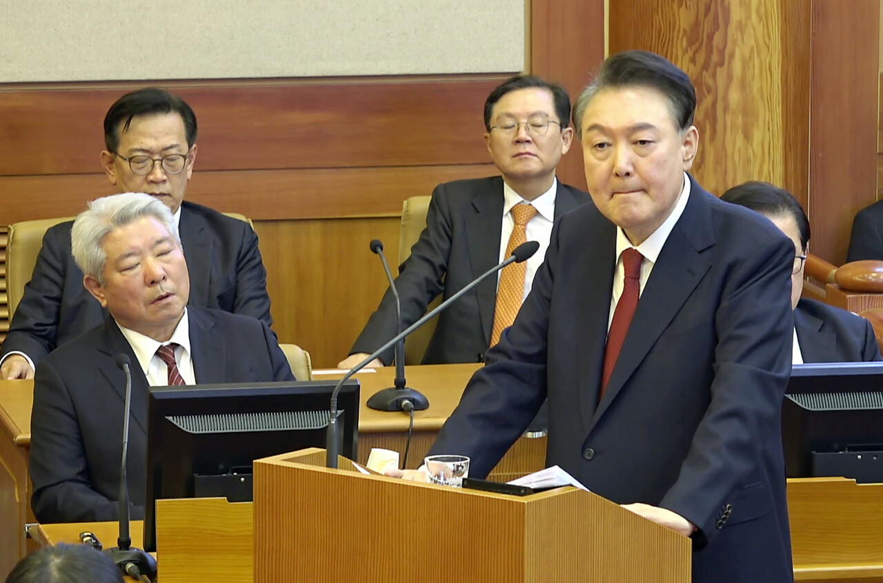윤석열 대통령이 지난 2월 25일 서울 종로구 헌법재판소에서 열린 자신의 탄핵심판 11차 변론에서 최종 의견 진술을 하고 있다. / 사진=헌법재판소