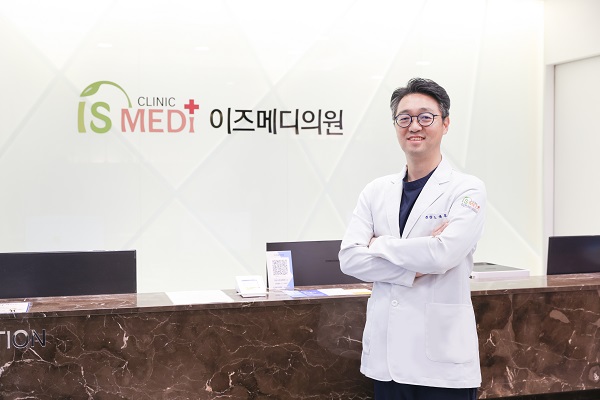 사진 이즈메디의원 노학준 대표원장