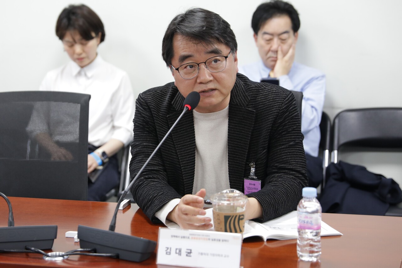 11일 서울 여의도 국회 국회의원관 제3간담회실에서 '정책에서 실행으로, 돌봄통합지원법의 실효성을 말하다' 토론회가 개최됐다. 발언하는 김대균 인천성모병원 권역호스피스센터 센터장. 2025.04.11/사진=조은결 기자
