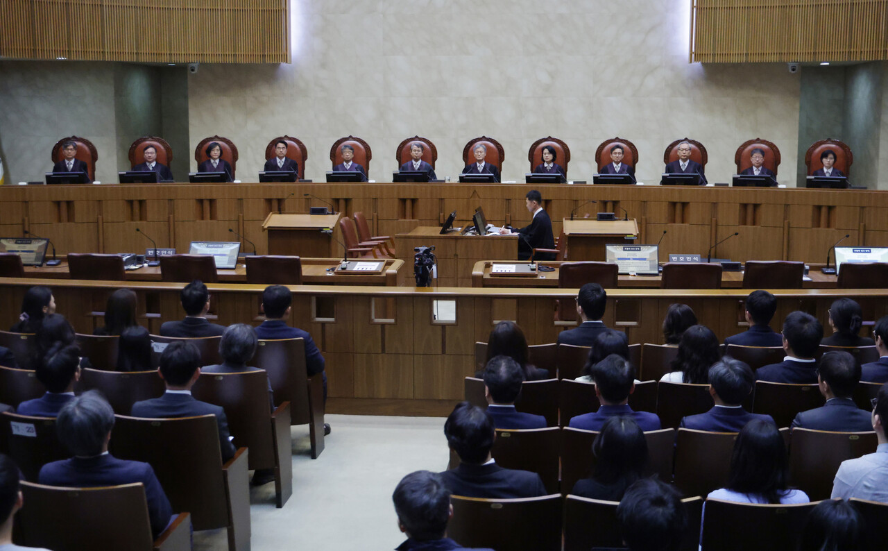 조희대 대법원장을 비롯한 대법관들이 1일 오후 이재명 더불어민주당 대선 후보의 공직선거법 사건 전원합의체 선고를 위해 서울 서초구 대법원 대법정에 입장해 자리에 앉아 있다. / 사진=뉴시스