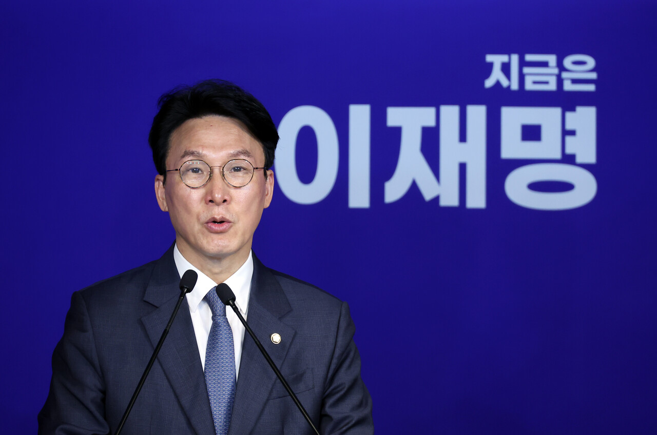 김민석 더불어민주당 상임 공동선대위원장이 11일 서울 여의도 당사에서 김문수 국민의힘 후보 확정 관련 입장을 발표하고 있다. 2025.05.11./뉴시스
