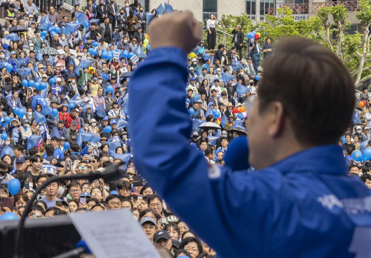이재명 더불어민주당 대선후보가 17일 광주 서구 김대중컨벤션센터 광장에서 열린 집중유세에서 지지를 호소하고 있다. (공동취재) 2025.05.17./뉴시스