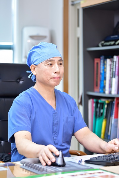 사진 한솔학문외과 이종근 대표원장