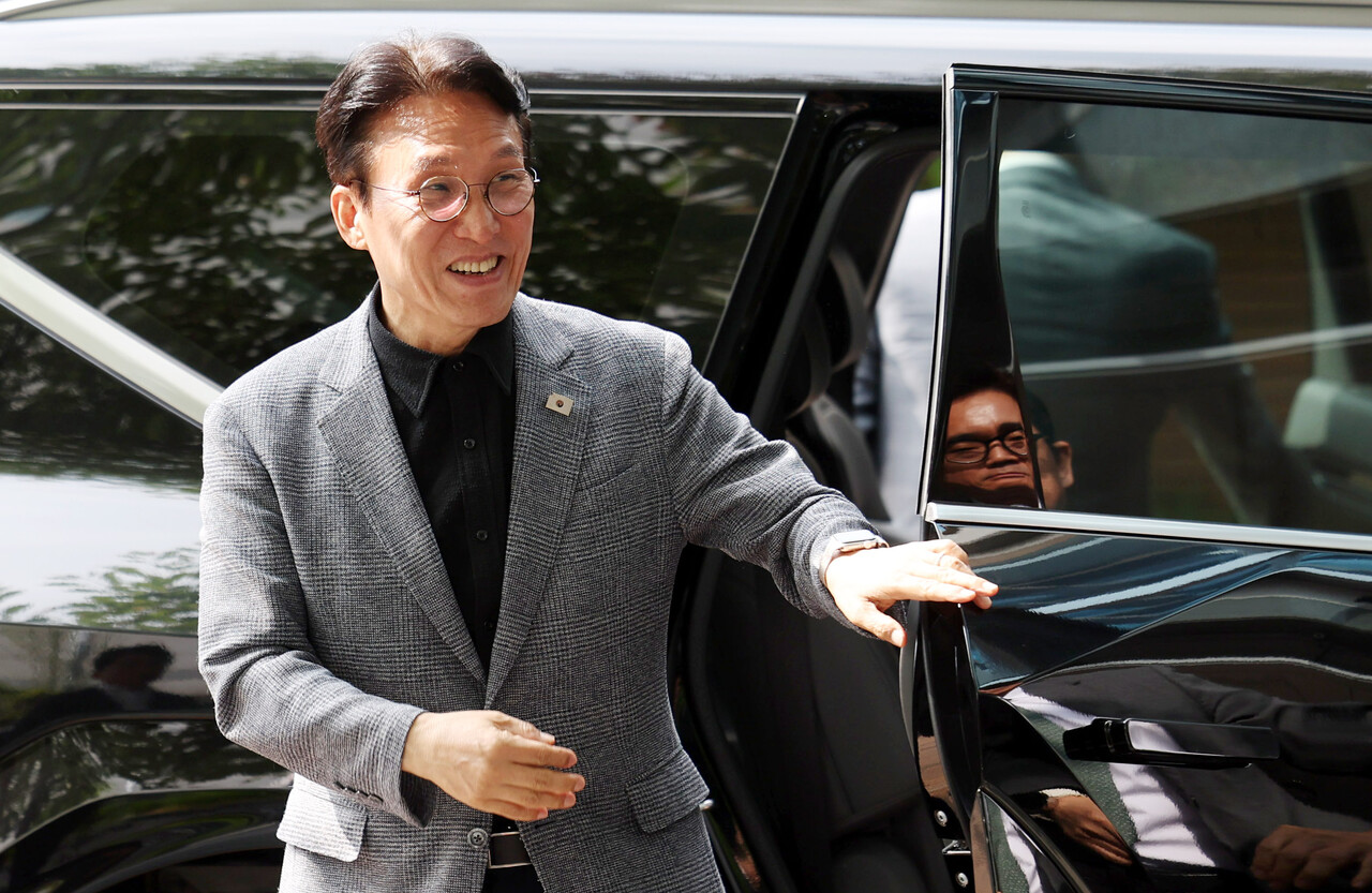 김민석 국무총리 후보자가 18일 오전 서울 종로구 금융감독원 연수원에 마련된 인사청문회 준비단 사무실로 출근하고 있다. 2025.06.18./뉴시스