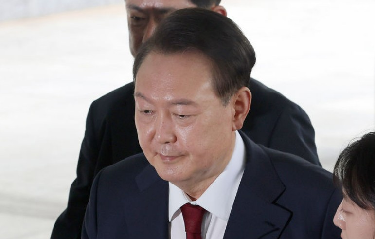 윤석열이 28일 오전 대면 조사를 받기 위해 서울 서초구 서울고검에 마련된 내란특검 사무실로 출석하고 있다. (공동취재) 2025.06.28./뉴시스