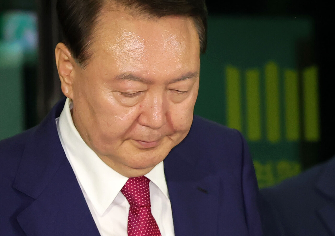 윤석열이 5일 오후 서울 서초구 서울고등검찰청에 마련된 내란특검 사무실에서 2차 대면 조사를 마친 뒤 귀가하고 있다. 2025.07.06./뉴시스