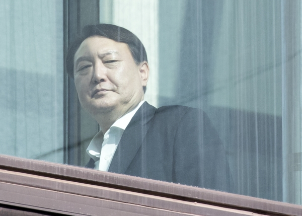 서울 서초구 대검찰청에서 윤석열 검찰총장이 구내식당으로 이동하고 있다. /자료사진=뉴시스