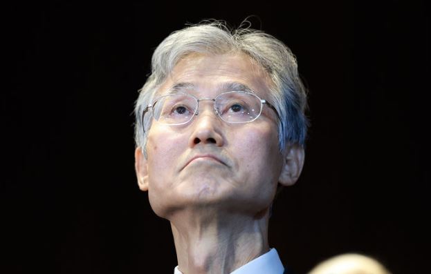 조희대 대법원장이 22일 오전 서울 중구 신라호텔에서 열린 2025 세종 국제 콘퍼런스에 참석에 앞서 세종대왕 관련 전시물을 살펴보고 있다. 2025.09.22./뉴시스