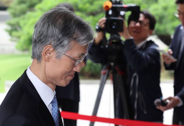 국회 청문회 불출석 입장을 밝힌 조희대 대법원장이 30일 오전 서울 서초구 대법원으로 출근하고 있다. 2025.09.30./뉴시스