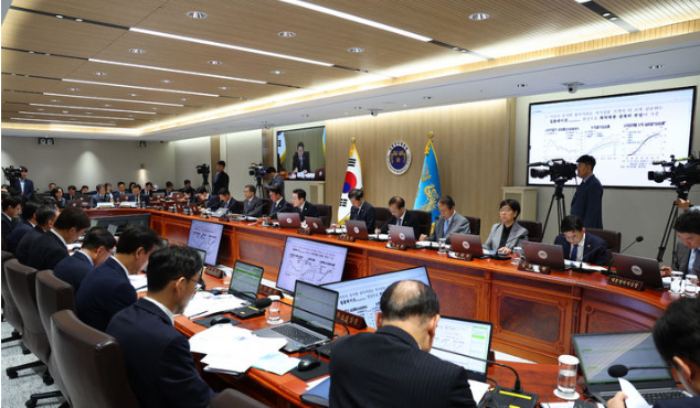 이재명 대통령이 30일 서울 용산 대통령실 청사에서 열린 제44회 국무회의에서 발언하고 있다. /사진=대통령실통신사진기자단