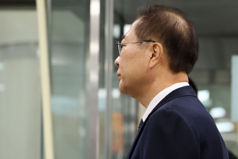 내란중요임무종사, 직권남용권리행사방해 혐의를 받고 있는 박성재 전 법무부 장관이 13일 오전 서울 서초구 서울중앙지방법원에서 열린 구속 전 피의자 심문(영장실질심사)에 출석하고 있다. 2025.11.13. /뉴시스