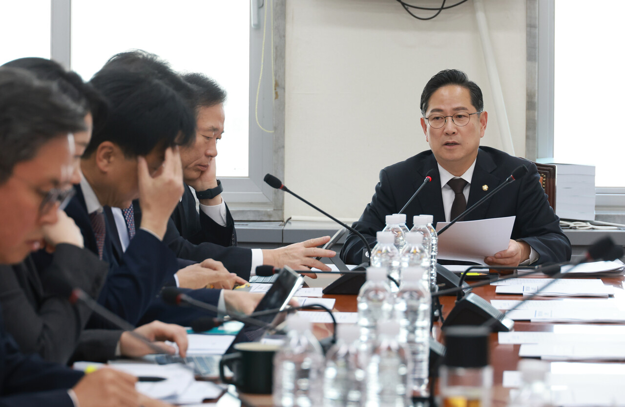 11월 12일 서울 여의도 국회에서 열린 기획재정위원회 제2차 조세소위원회에서 박수영 의원장이 회의를 주재하고 있다. / 사진=뉴시스