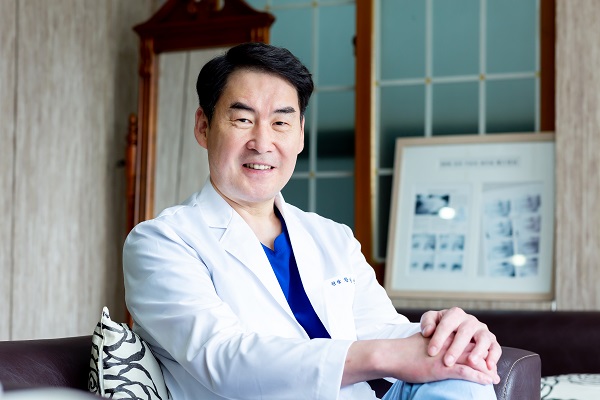 사진 황일면성형외과 황일면 대표원장