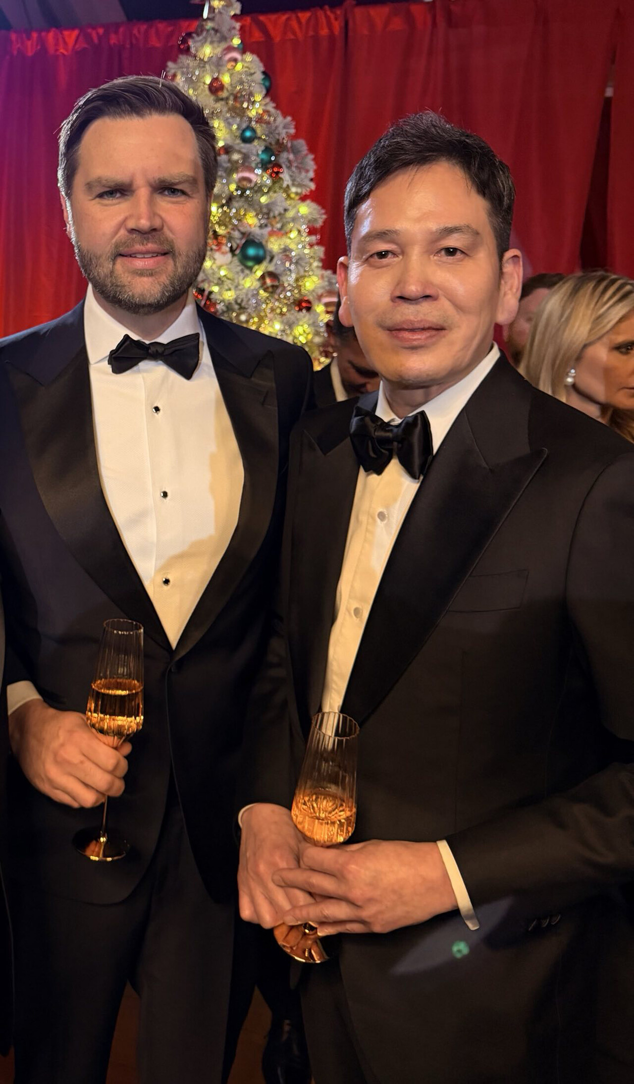 정용진 회장, J.D. 밴스 美 부통령 주최 성탄절 만찬 참석 < 경제/산업 < 기사본문 - 이로운넷