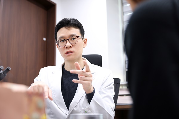 사진 리윤피부과 이동윤 대표원장